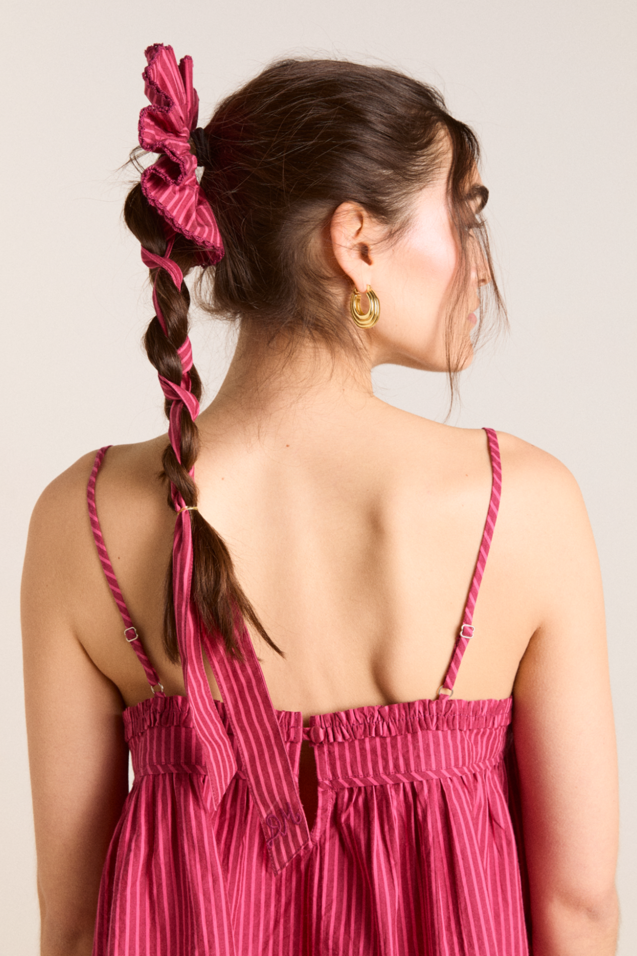 garter bun wrap in berry business stripe