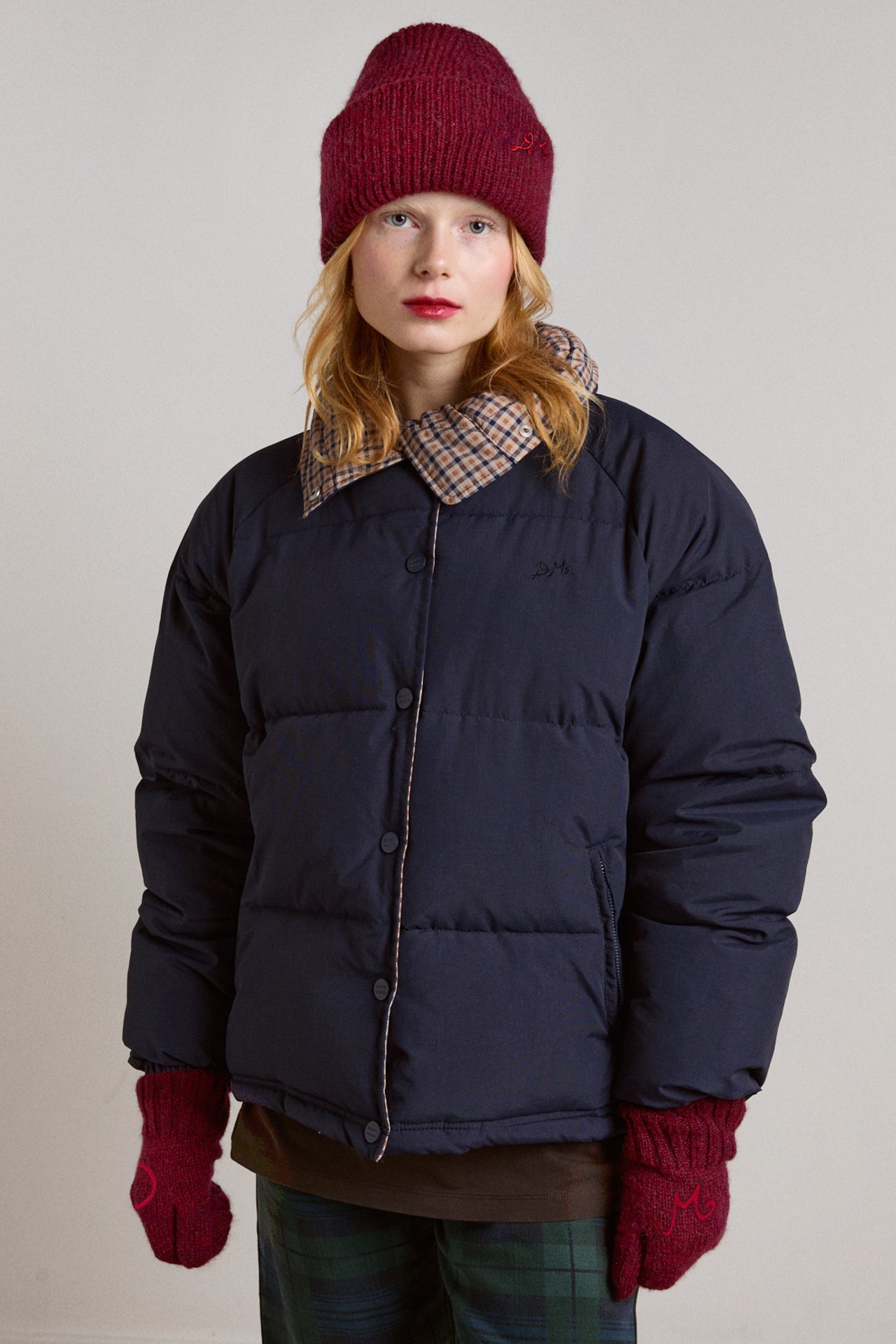 DM logo mittens - burgandy