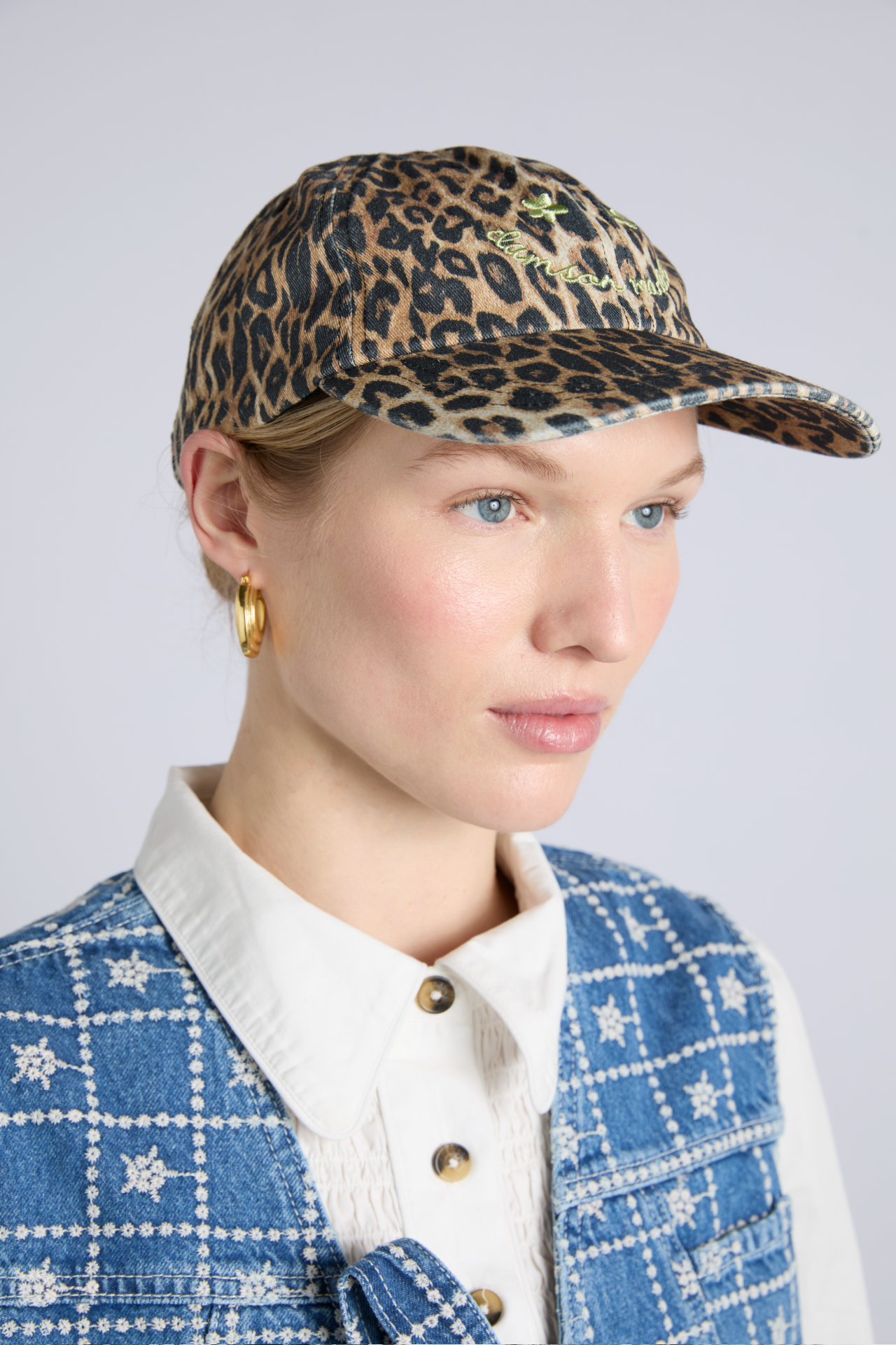 smiley cap in washed leopard print
